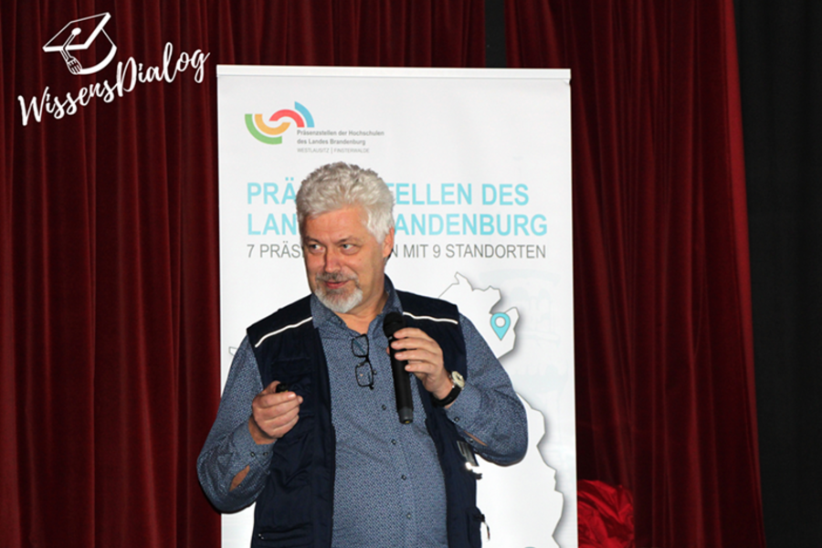 Prof. Dr. Fischer bei der Veranstaltung WissensDialog - Der Spurenkrimi